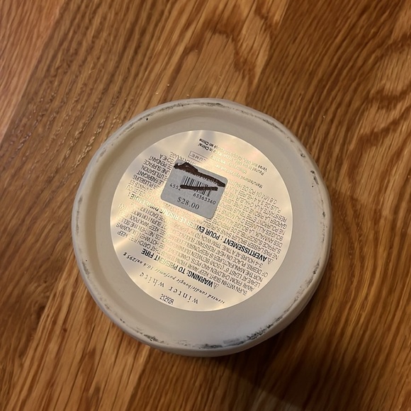 Anthropologie Scented Candle Winter White 10.4 Oz /295 G Ceramic Candle NEW - Picture 8 of 8